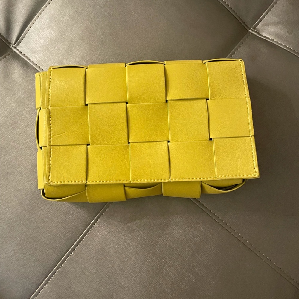 Yellow clutch